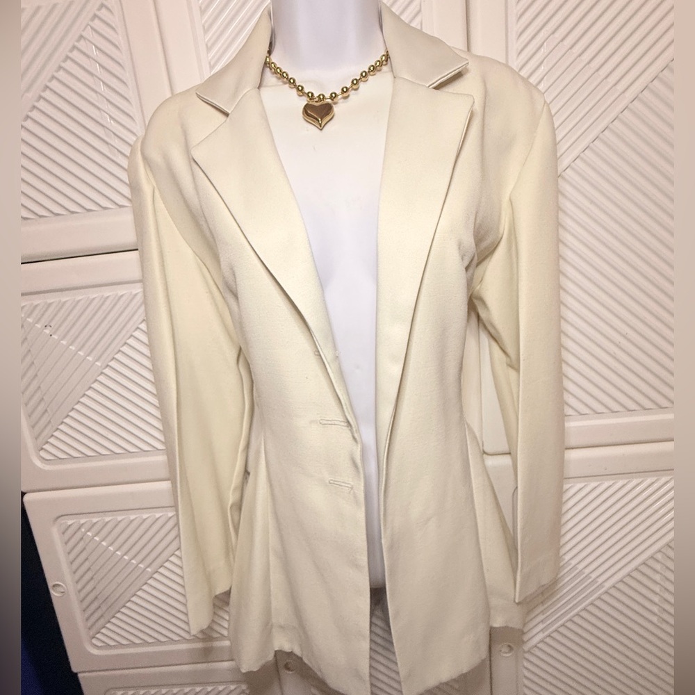Elegant Cream Women's Blazer